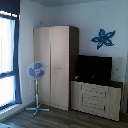 Private With Sea View In Blue Bay Pallace * Πομόριε
